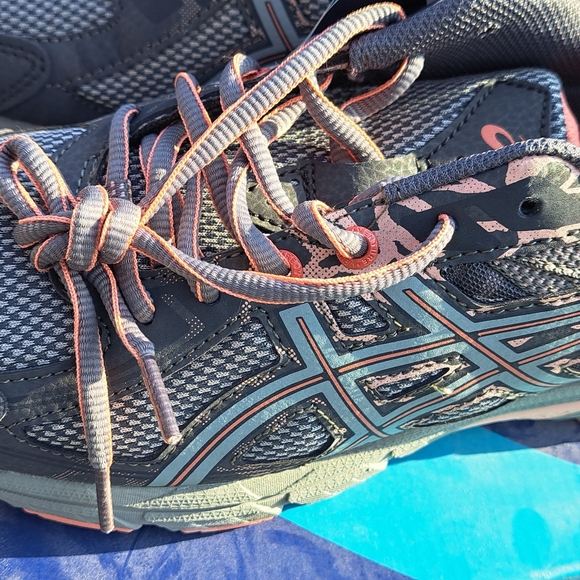 Women's Asics NWT Sneakers - Picture 2 of 6